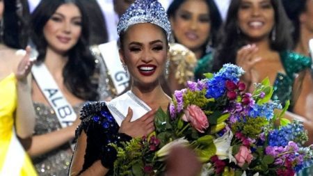 নতুন মিস ইউনিভার্স হলেন যুক্তরাষ্ট্রের আর’বনি