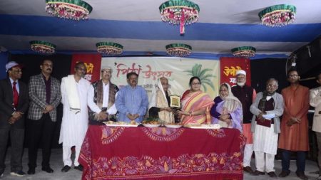 যশোরে শীতের সন্ধ্যায় উদীচীর পিঠা উৎসব