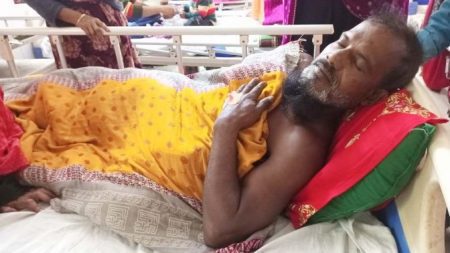 প্রকল্প নিয়ে আলোচনা করায় চেয়ারম্যান পেটালেন দিনমজুরকে