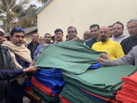 শাহীন চাকলাদার এমপির পক্ষে যশোরে ১৮ হাজার কম্বল বিতরণ