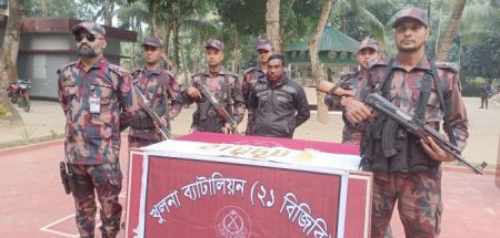 মোটরসাইকেলের বডির মধ্যে সোনার বার পাচার