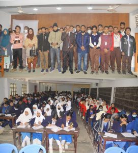 যশোরে স্কুল ও কলেজের শতাধিক শিক্ষার্থীর রোবট নিয়ে আনন্দ-আড্ডা