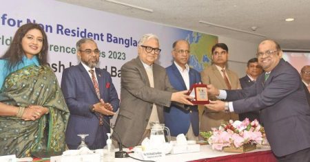 দুই কর্মকর্তার ঢাকা সফরে সাহস পেল সরকার