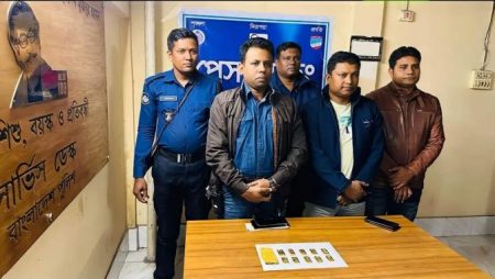 বেনাপোলে পুলিশের অভিযানে ১০ পিচ স্বর্ণের বার উদ্ধার