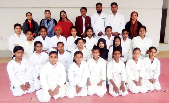 যশোরে মাসব্যাপী মেয়েদের কারাতে প্রশিক্ষণ শুরু যশোরে মাসব্যাপী মেয়েদের কারাতে প্রশিক্ষণ শুরু