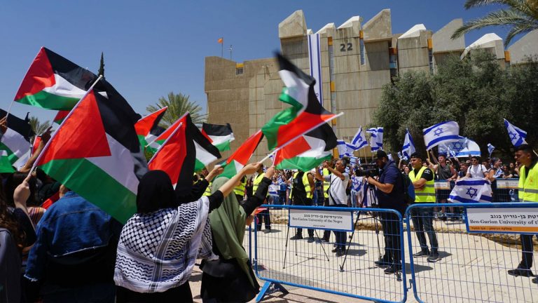 উন্মুক্ত স্থানে ফিলিস্তিনের পতাকা নিষিদ্ধ করল ইসরায়েল উন্মুক্ত স্থানে ফিলিস্তিনের পতাকা নিষিদ্ধ করল ইসরায়েল