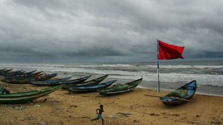বঙ্গোপসাগরে লঘুচাপ, আরও ঘণীভূত হওয়ার শঙ্কা
