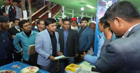বাণিজ্যমেলায় খাবারের দাম বেশি রাখায় জরিমানা