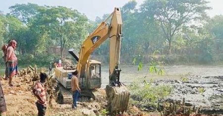 অবশেষে বেনাপোলে হাকর নদীর খনন কাজ শুরু উচ্ছ্বসিত বেনাপোলবাসী