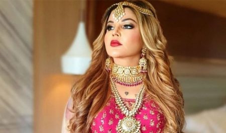 ভারতীয় মডেল রাখি সাওয়ান্ত গ্রেফতার
