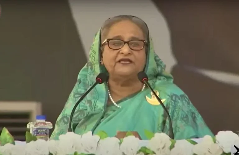 রাজশাহীর জনসভায় বক্তব্য দিচ্ছেন প্রধানমন্ত্রী শেখ হাসিনা