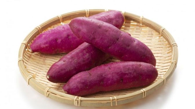 শীতে মিষ্টি আলু খেলে মিলবে নানা উপকার শীতে মিষ্টি আলু খেলে মিলবে নানা উপকার