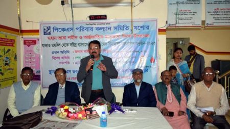 পিকেএস যশোরের উদ্যোগে থ্যালাসেমিয়া রোগীদের মাঝে রক্তের কার্ড বিতরণ