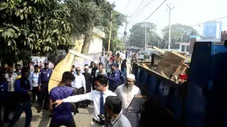 যশোর পৌরসভার যানজট ও শব্দদূষণ বিরোধী অভিযান