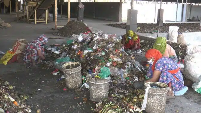 ৪ বছরে কোটি টাকা খরচ, আয় ১০ লাখ ৪ বছরে কোটি টাকা খরচ, আয় ১০ লাখ