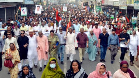 সরকার ভূত দেখার মত ভয় পেয়েছে : ফারুক