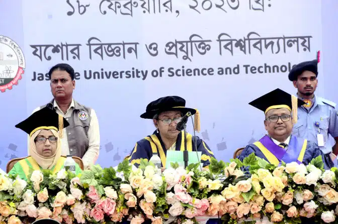 মহামান্য রাষ্ট্রপতি ও যশোর বিজ্ঞান ও প্রযুক্তি বিশ্ববিদ্যালয়ের চ্যান্সেলরের মনোনীত প্রতিনিধি হিসেবে যোগ দেন শিক্ষামন্ত্রী ডা. দিপু মনি