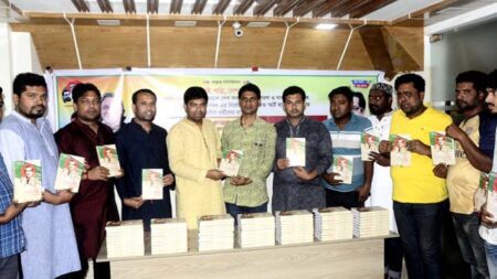 যশোরে যুবলীগের শতাধিক নেতাকর্মীর মাঝে বিপুলের বই বিতরণ