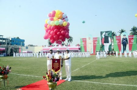 অগ্নিসন্ত্রাসের বিরুদ্ধে পুলিশ জীবন বিলিয়ে দিতেও কুণ্ঠা বোধ করেনি : আইজিপি