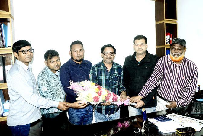 দৈনিক কল্যাণের ভারপ্রাপ্ত সম্পাদক এহসান উদ-দৌলা মিথুনকে ফুলেল শুভেচ্ছা দৈনিক কল্যাণের ভারপ্রাপ্ত সম্পাদক এহসান উদ-দৌলা মিথুনকে ফুলেল শুভেচ্ছা