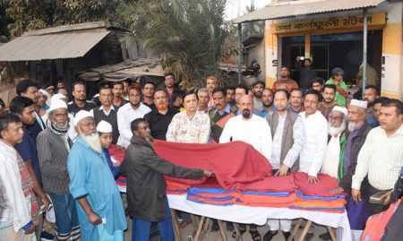 শাহীন চাকলাদারের উদ্যোগে বকচরে কম্বল বিতরণ