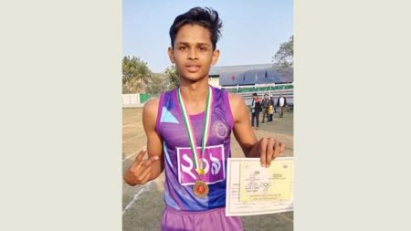 শীতকালীন ক্রীড়ার বালক বড় বিভাগের ব্যক্তিগত রানার আপ যশোরের চয়ন
