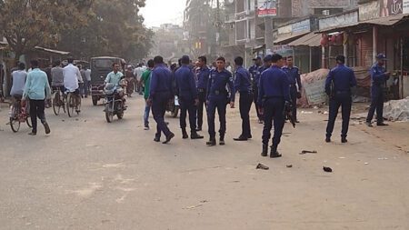 কালীগঞ্জে ফুল দেয়াকে কেন্দ্র করে বিএনপি-ছাত্রলীগের সংঘর্ষ, আহত ৬