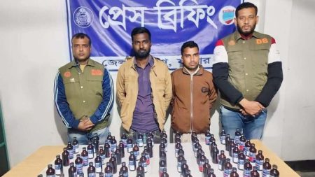 বেনাপোলে ফেনসিডিলসহ দুই মাদক বিক্রেতা আটক