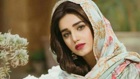 ধর্মের টানে এবার অভিনয় ছাড়লেন পাকিস্তানের জনপ্রিয় অভিনেত্রী