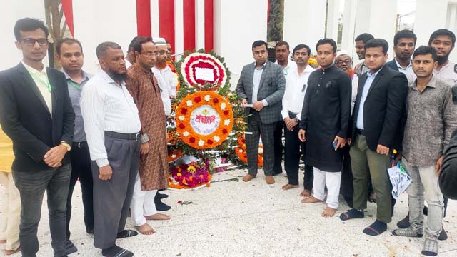 যশোরে শ্রদ্ধা-ভালোবাসায় ভাষা শহিদদের স্মরণ অব্যাহত যশোরে শ্রদ্ধা-ভালোবাসায় ভাষা শহিদদের স্মরণ অব্যাহত