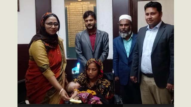 কালীগঞ্জের প্রতিবন্ধী স্বাক্ষী খাতুনের পাশে জেলা প্রশাসক