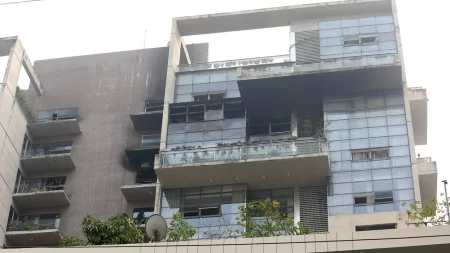 গুলশানের ভবনটি এখনো ঝুঁকিমুক্ত ঘোষণা করা হয়নি: পুলিশ