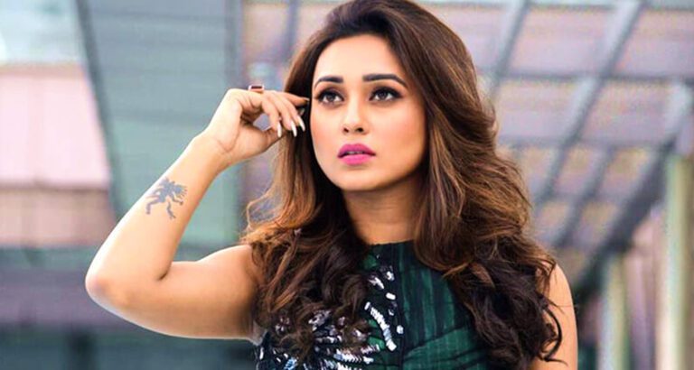 খাবারে চুল পেয়েছেন মিমি, ক্ষমা চাইলেন বিমান সংস্থা খাবারে চুল পেয়েছেন মিমি, ক্ষমা চাইলেন বিমান সংস্থা