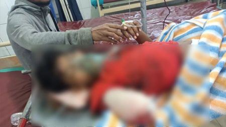 ট্রেনের ছাদ থেকে পড়ে কিশোরের হাত বিচ্ছিন্ন