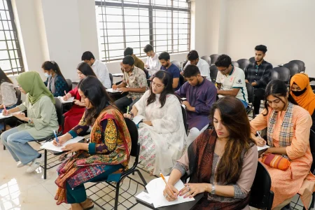 জালিয়াতি ঠেকাতে এবার দেড় ঘণ্টা আগে কেন্দ্রে প্রবেশের নির্দেশ