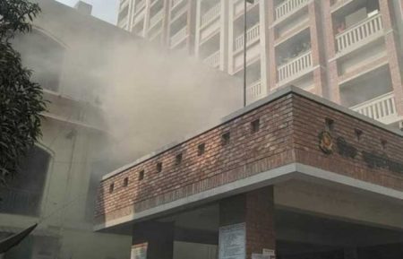 ঢাকার সিএমএম আদালতে আগুন, নিয়ন্ত্রণে ২ ইউনিট
