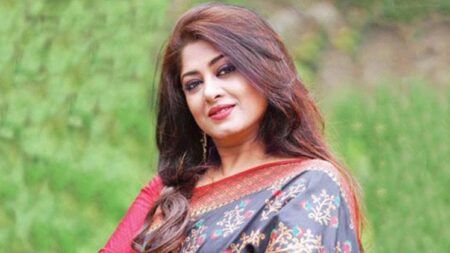 মৃত্যুর আগে যেতে চান হজে, দশর্কদের ছবি মুছে ফেলার অনুরোধ মৌসুমীর