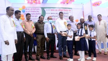 যশোরে গ্রীন ল্যাবরেটরি স্কুলের কৃতি শিক্ষার্থীকে সংবর্ধনা যশোরে গ্রীন ল্যাবরেটরি স্কুলের কৃতি শিক্ষার্থীকে সংবর্ধনা