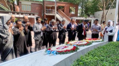 বঙ্গবন্ধুর সমাধিতে ফরেন সার্ভিস অ্যাসোসিয়েশনের শ্রদ্ধা