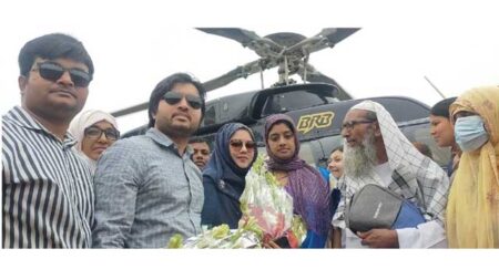 হেলিকপ্টারে পুত্রবধূকে আনলেন মেয়র সেলিম