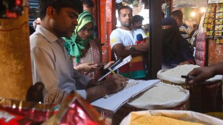বেনাপোলে নিত্যপণ্যের বাজার নিয়ন্ত্রণে কঠোর প্রশাসন
