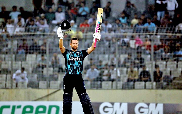 ডেভিড মালানের কাছেই হেরে গেল বাংলাদেশ লো স্কোরিং ম্যাচ। তারপরও লড়াই করলো বাংলাদেশ। বল হাতে ভালো কিছুর ইঙ্গিতও দিয়েছিল স্বাগতিক শিবিরের বোলাররা। কিন্তু পূঁজি অল্প হওয়ায় আটকানো যায়নি ইংল্যান্ডকে।