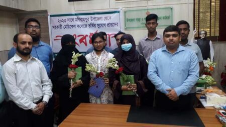 ডাক্তারি পড়ার সুযোগ পাওয়া ৭ শিক্ষার্থীকে সংবর্ধনা