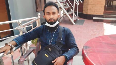 যশোরের বেনাপোলে ডলার-রুপিসহ পাসপোর্ট যাত্রী আটক