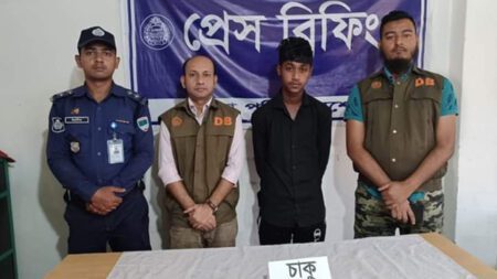 কিশোর গ্যাং সদস্য রাকিব দু’টি বার্মিজ চাকুসহ গ্রেফতার