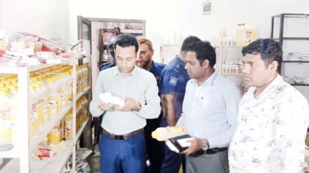 ভ্রাম্যমাণ আদালত অভিযান পরিচালনা করেন