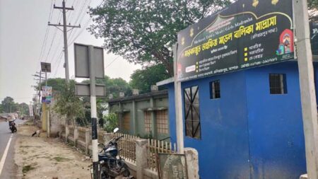 মণিরামপুরে সরকারি স্কুলের জমি দখল করে মাদ্রাসার সাইন বোর্ড!