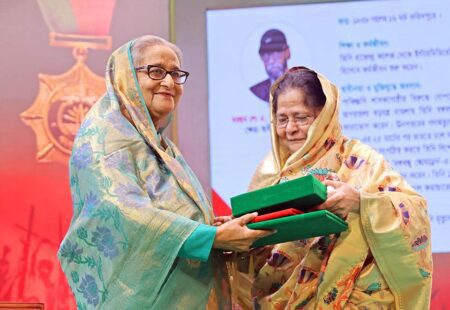 স্বাধীনতা পুরস্কার প্রদান করলেন প্রধানমন্ত্রী
