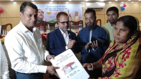 ঘর পেয়ে উচ্ছ্বাস যেন কমছে না আকবরদের