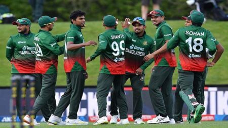 টস হেরে ব্যাটিংয়ে বাংলাদেশ